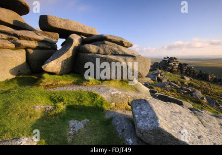 Les affleurements de granit de Tor, Bodmin Moor, North Cornwall. La région s'élève à la deuxième plus haut point à Cornwall, et a été donné par Sir Richard Onslow avec la 43e Division (Wessex) comme un mémorial à ses hommes qui sont morts dans la Deuxième Guerre mondiale. Banque D'Images