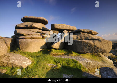 Les affleurements de granit de Tor, Bodmin Moor, North Cornwall. La région s'élève à la deuxième plus haut point à Cornwall, et a été donné par Sir Richard Onslow avec la 43e Division (Wessex) comme un mémorial à ses hommes qui sont morts dans la Deuxième Guerre mondiale. Banque D'Images