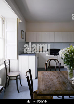 Cuisine dans l'appartement à Greenway, Devon, qui était la maison de vacances de l'auteur du crime Agatha Christie. L'appartement est un appartement de vacances National Trust qui a été rénové afin de refléter les années 1950 style de la maison remise à neuf. Banque D'Images