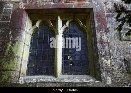 Détail de fenêtre à Cragside, Northumberland, de la maison de l'industriel William Armstrong. La maison originale a été construite en 1863 mais d'autres extensions, y compris ceux de Richard Norman Shaw de 1869, créé la maison car elle est considérée aujourd'hui. Banque D'Images