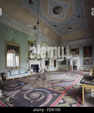 Le carré, ou Grand Salon, à Saltram, Devon. La chambre, y compris le plafond de plâtre et de tapis d'Axminster, a été conçu par Robert Adam en 1768. Banque D'Images