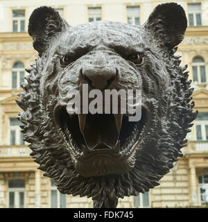 Prague, République tchèque. 06Th Feb 2016. Cercle des animaux/Zodiac chefs par l'artiste chinois Ai Weiwei contemporain, s'affiche comme l'un des projets accompagnant l'exposition sur la générosité : l'art de donner, qui est consacré à des thèmes tels que le partage, la générosité et le mécénat, et est organisée en célébration du 220e anniversaire de la Galerie nationale, la galerie de la Société des Amis patriotiques de l'art dans la Bohême. Crédit : Petr Bonek/Alamy Live News Banque D'Images