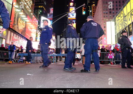 Scène de la veille du Nouvel An 2016 à Times Square comprend : Atmosphère Où : Manhattan, New York, United States Quand : 31 déc 2015 Banque D'Images