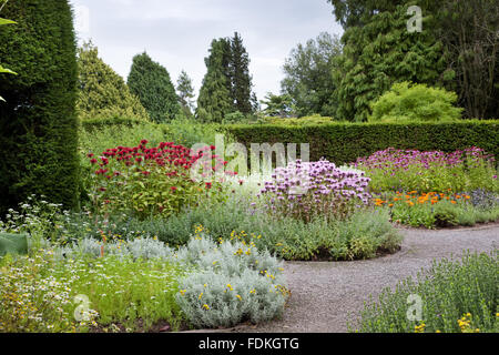 Le Physic Garden en juillet à Dyffryn Gardens, Vale of Glamorgan. Banque D'Images