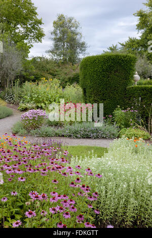 Le Physic Garden en juillet à Dyffryn Gardens, Vale of Glamorgan. Banque D'Images