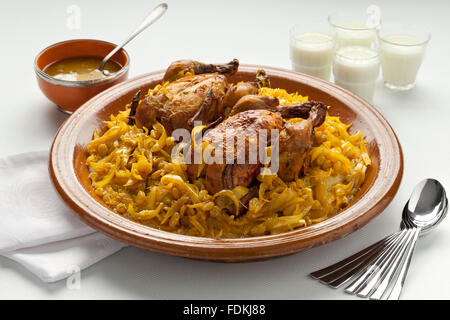 Tfaya Couscous Marocain, Couscous au poulet et aux oignons caramélisés, amandes Banque D'Images