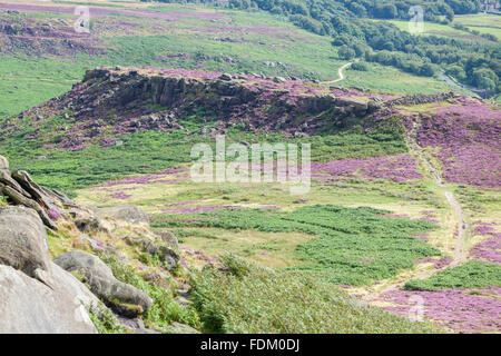 Carl Wark vu de Higger Tor, Hathersage Moor, Derbyshire frontière du Yorkshire, parc national de Peak District, England, UK Banque D'Images