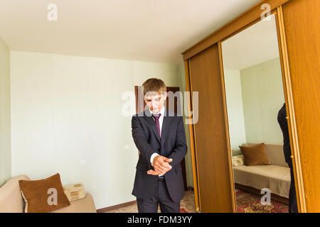 Style de l'homme. s'habiller costume, chemise et manches Banque D'Images