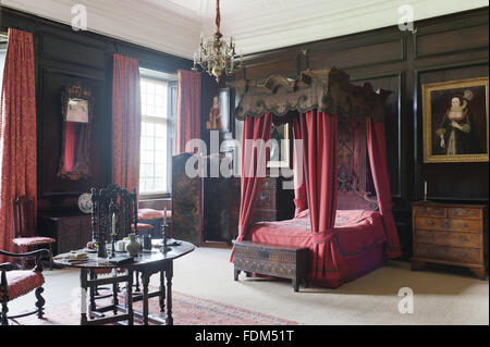 La chambre du Maître à Tredegar House, Newport, Pays de Galles. Le lit qui date d'environ 1720 est prêté par le Victoria and Albert Museum. Banque D'Images