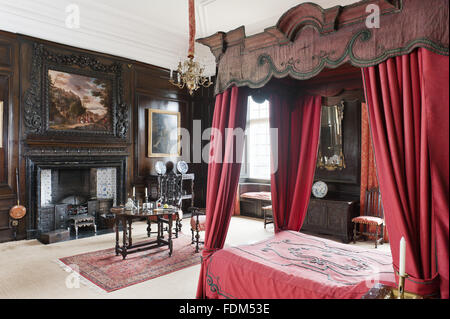 La chambre du Maître à Tredegar House, Newport, Pays de Galles. Le lit qui date d'environ 1720 est prêté par le Victoria and Albert Museum. Banque D'Images