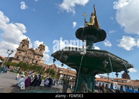 Cuzco, Pérou - 12 septembre 2015 : Cathédrale de la Plaza de Armas de Cuzco, Pérou. Banque D'Images