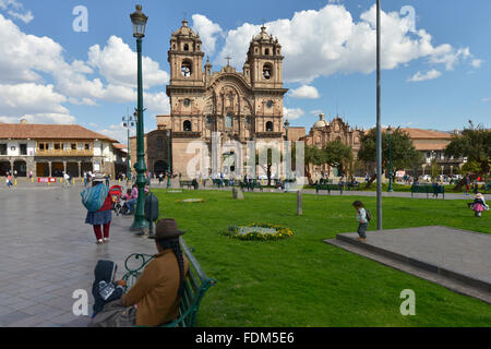 Cuzco, Pérou - 12 septembre 2015 : Cathédrale de la Plaza de Armas de Cuzco, Pérou. Banque D'Images