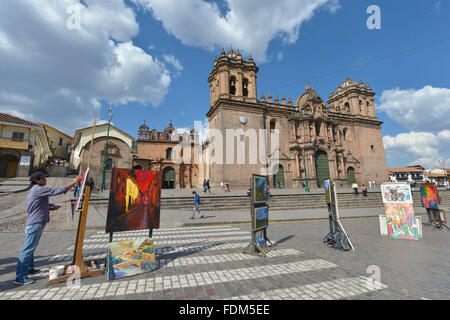 Cuzco, Pérou - 12 septembre 2015 : La Société de Jésus à la Plaza de Armas de Cuzco, Pérou. Banque D'Images