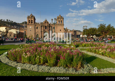 Cuzco, Pérou - 12 septembre 2015 : La Société de Jésus à la Plaza de Armas de Cuzco, Pérou. Banque D'Images