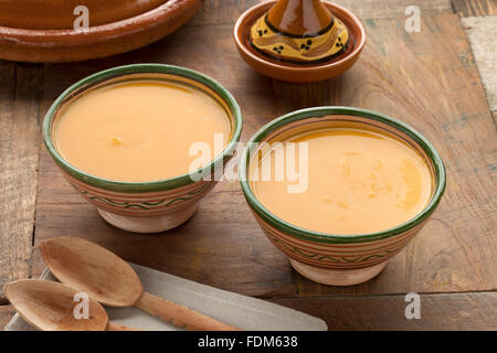 Soupe de carottes potiron marocain traditionnel prêt à manger Banque D'Images