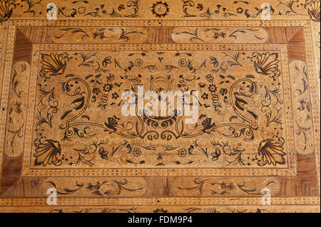 Détail de la partie supérieure de la table en marqueterie d'algues dans le salon de pierre à Dunham Massey, Cheshire. La table est Anglo néerlandais, fin du xviie siècle. NT Numéro d'inventaire 930618. Banque D'Images