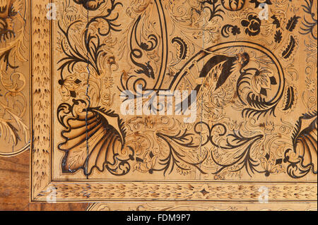 Détail de la partie supérieure de la table en marqueterie d'algues dans le salon de pierre à Dunham Massey, Cheshire. La table est Anglo néerlandais, fin du xviie siècle. NT Numéro d'inventaire 930618. Banque D'Images