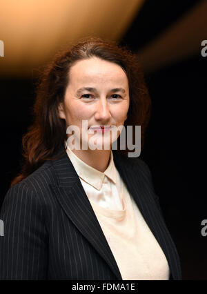 Manager culturel Adolphe Binder est présenté comme le nouveau directeur du théâtre de la Pina Bausch Tanztheater Wuppertal, Wuppertal, Allemagne, 1 février 2016. Binder, actuellement directeur de la compagnie de danse à l'Opéra de Göteborg, prendra ses fonctions en mai 2017. PHOTO : CAROLINE SEIDEL/dpa Banque D'Images