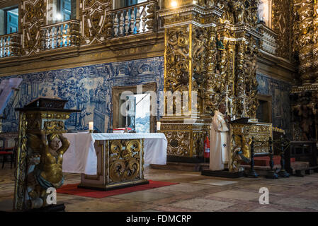 La masse à l'Igreja de São Francisco, l'église de Saint François, Salvador, Bahia, Brésil Banque D'Images