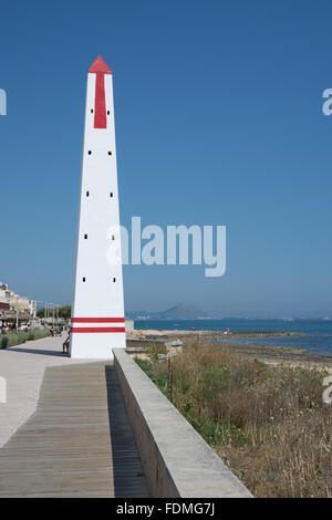 Can Picafort tower sur la promenade sur une journée ensoleillée en Juillet Banque D'Images