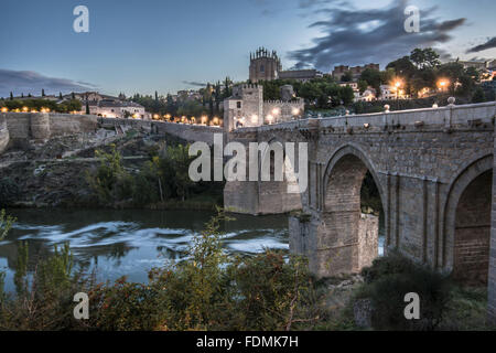 Puente de San Martin sur le Tage / Tejo - XIV siècle de style gothique Pont Banque D'Images