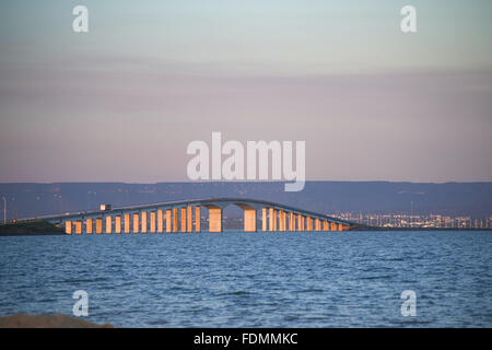 Cardoso et pont de l'amitié de l'intégration nationale à travers le lac Palms Banque D'Images