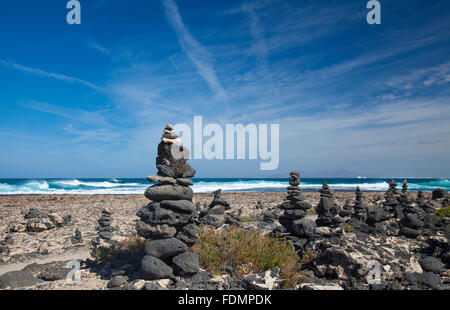 Fuerteventura, Îles Canaries, territoire autour de Faro de Toston, des cairns Banque D'Images