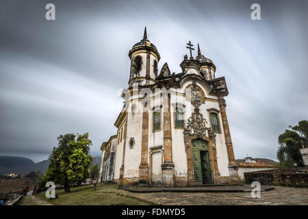 Igreja da Ordem Terceira de São Francisco de Assis pas largo de Coimbra - bairro de Antônio Dias Banque D'Images