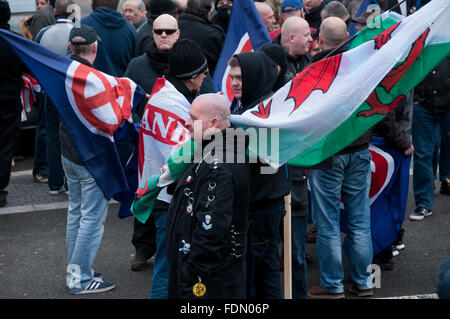 Groupes de droite en prenant part à un anti-réfugiés Anti-Immigration rassemblement organisé par le Front National dans la région de Dover Kent 30 janvier, 2 Banque D'Images