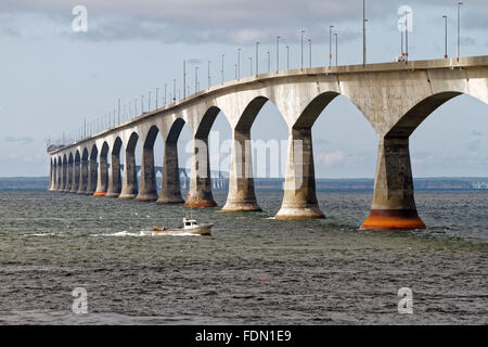 Le pont reliant l'Île du Prince Édouard avec la New Brunswick, Canada. Les 13 km pont est inauguré en 1997. Banque D'Images