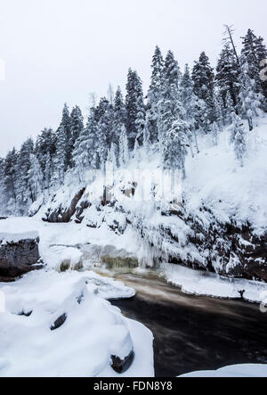 Dans les rapides de Kiutaköngäs Parc national d'Oulanka Banque D'Images