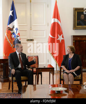 Santiago, Chili. 1er février, 2016. Image fournie par la Présidence du Chili montre la présidente du Chili Michelle Bachelet (R) rencontre avec son homologue turc Recep Tayyip Erdogan à Santiago, Chili, le 1 février 2016. Crédit : Alex Ibanez/Présidence du Chili/Xinhua/Alamy Live News Banque D'Images