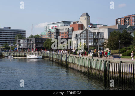 Les quais en bois près du front de mer, à Halifax, au Canada. Les quais sont un héritage de l'échange de marchandises dans la capitale de la Nouvelle-Écosse. Banque D'Images