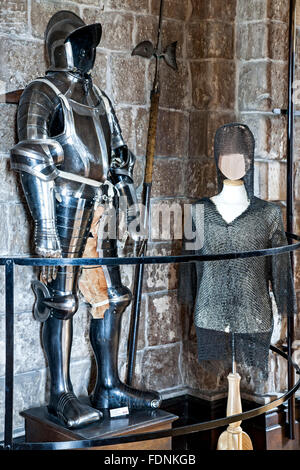 Armor, Château de Bamburgh, Bamburgh, Angleterre, Royaume-Uni Banque D'Images