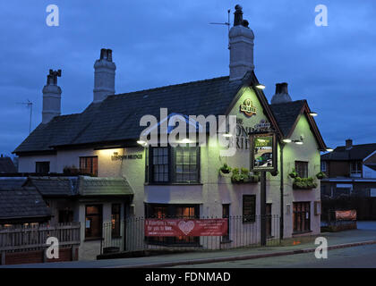 Le London Bridge Pub,Stockton Heath, Warrington, Cheshire,la nuit,Angleterre,UK Banque D'Images