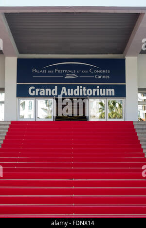 Le grand escalier du Palais des Festivals et des congrès, site du Festival de Cannes Banque D'Images