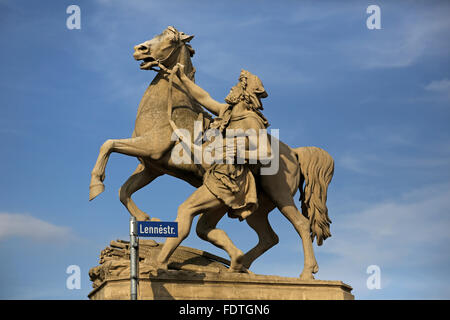 Schwerin, Allemagne, statue équestre, Obotrit, freiner son cheval Banque D'Images