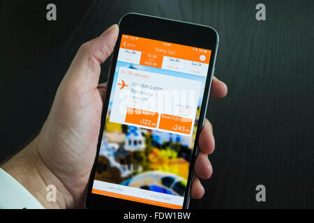 Compagnie aérienne Easyjet flight booking app sur un iPhone 6 Plus smart phone Banque D'Images