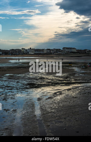 Westbrook Bay, Margate, Kent, Angleterre du Sud-Est, Royaume-Uni au coucher du soleil Banque D'Images