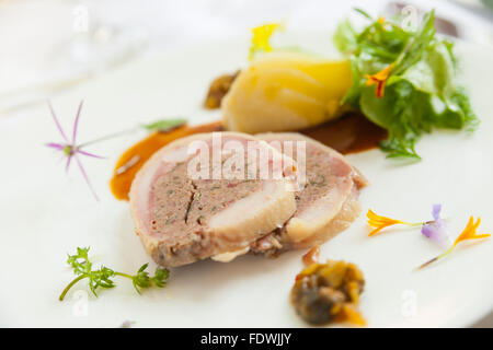 Faible teneur en matières grasses d'été gastronomique plat de viande Banque D'Images