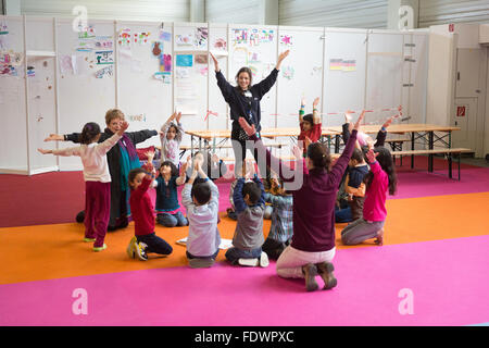 Berlin, Allemagne, la garde d'Fluechtlingsunterkunft sur le Convention Center Banque D'Images