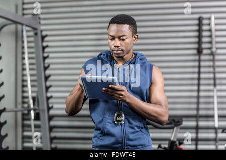 Athletic trainer using digital tablet Banque D'Images