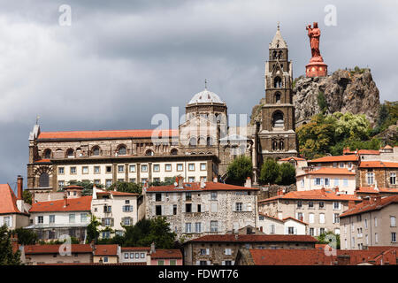 Statue de Notre Dame de France, le Rocher Corneille, Le Puy-en-Velay, Haute-Loire, France Banque D'Images