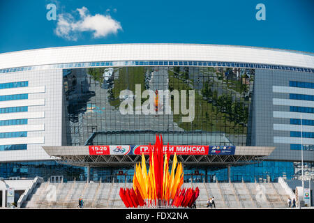 MINSK, BELARUS - 19 mai 2015 : La construction du complexe sportif Minsk Arena à Minsk, en Biélorussie. Banque D'Images