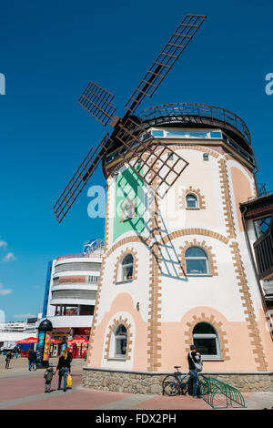 MINSK, BELARUS - 19 mai 2015 : Lido typique self-service restaurant avec cuisine nationale lettone. Banque D'Images