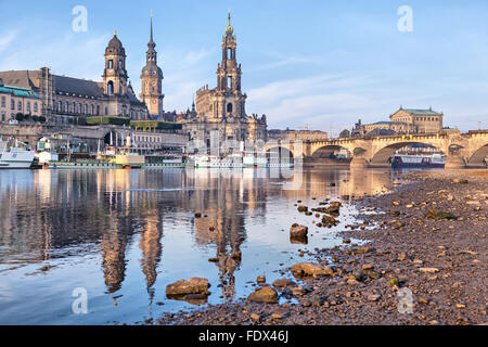 Vue sur les toits de Dresde du côté de l'Elbe, Saxe, Allemagne Banque D'Images