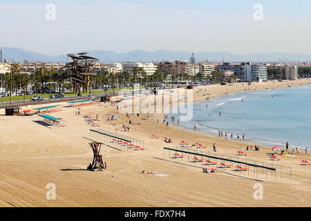 Les touristes l'enjoiying leurs vacances sur la plage, Salou, Espagne Banque D'Images