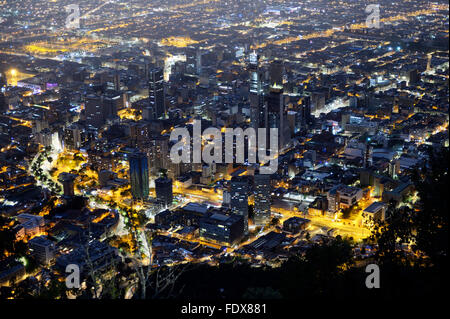 Centre-ville, quartier central des affaires, la nuit, vue du Cerro Monserrate, Bogota, Colombie Banque D'Images