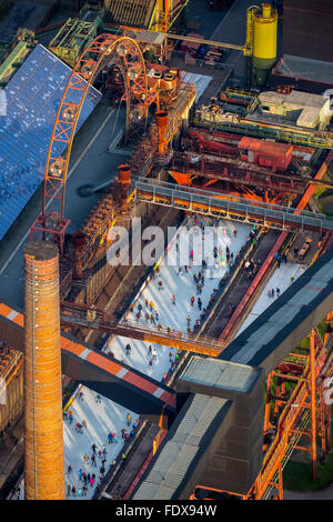 Cokerie, Zeche Zollverein, patinoire, patineurs, industriel, Essen, Ruhr, Rhénanie du Nord-Westphalie, Allemagne Banque D'Images