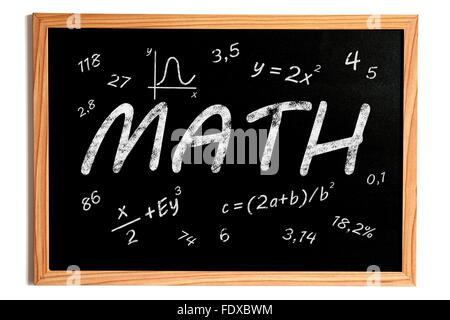 Chalk mathématiques texte et symboles liés sur tableau noir sur fond blanc Banque D'Images